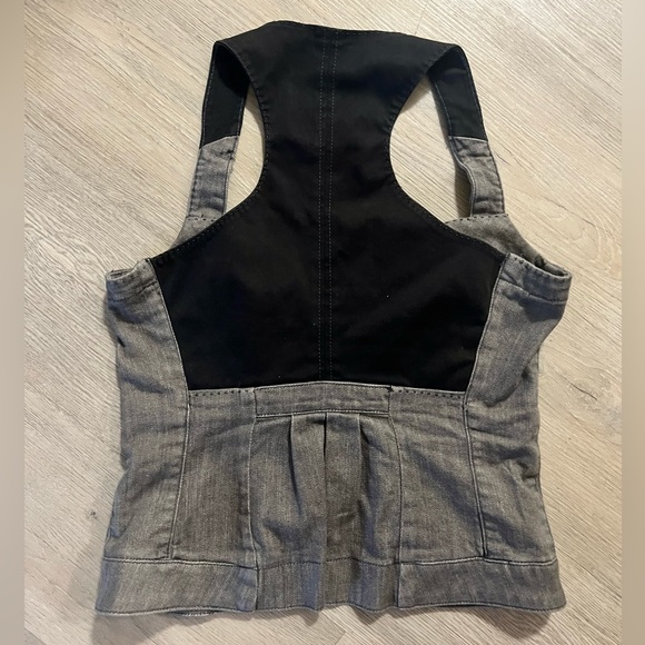 Vest - Picture 2 of 3